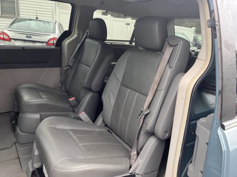 Used 2008 Chrysler Town & Country Touring image 27