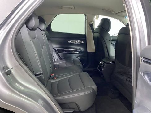 Used 2023 Genesis GV70 2.5T AWD/4WD image 9