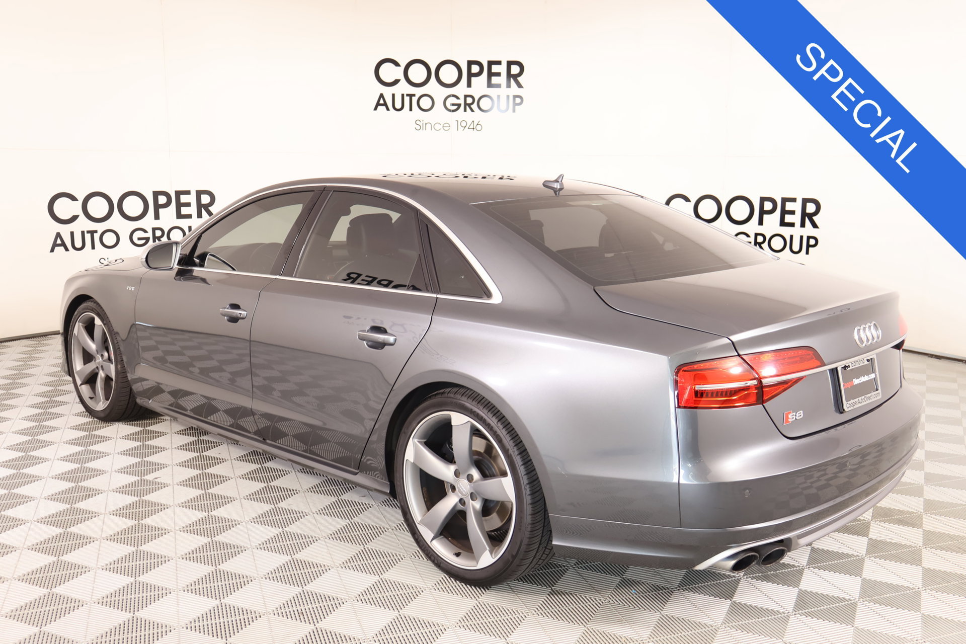 Used 2015 Audi S8 w/ S8 Driver Assistance Package AWD/4WD image 24