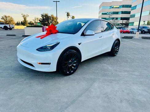 Used 2023 Tesla Model Y AWD image 11
