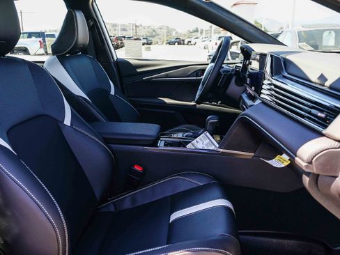 New 2026 Toyota Camry Hybrid FWD image 19