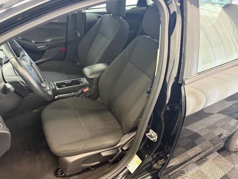 Used 2016 Ford Focus SE w/ SE Sport Package image 17