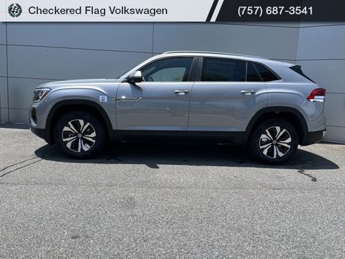 New 2025 Volkswagen Atlas Cross Sport SE image 11