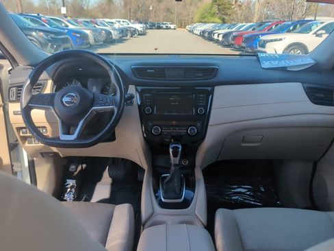 Used 2020 Nissan Rogue SV image 15