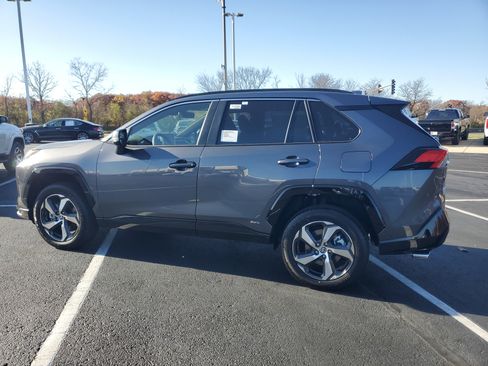 New 2025 Toyota RAV4 SE image 4