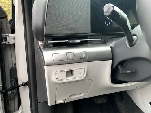 Used 2025 Hyundai Kona SEL image 19