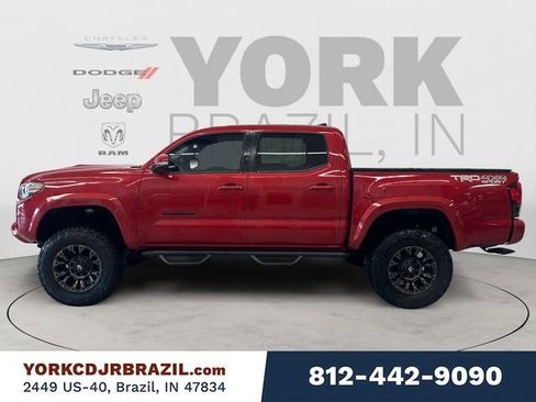 Used 2019 Toyota Tacoma TRD Sport image 2