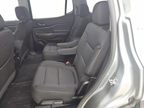 Used 2023 GMC Acadia SLE w/ Driver Convenience Package image 3