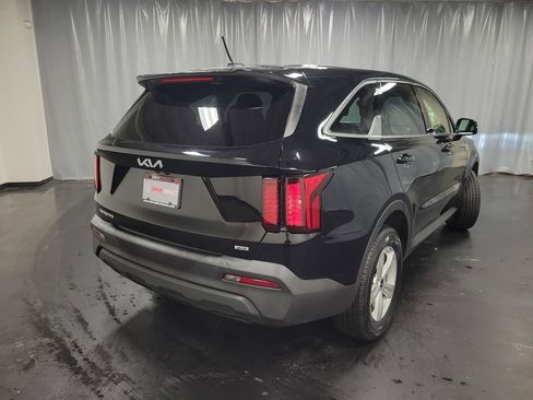 Used 2023 Kia Sorento LX image 8