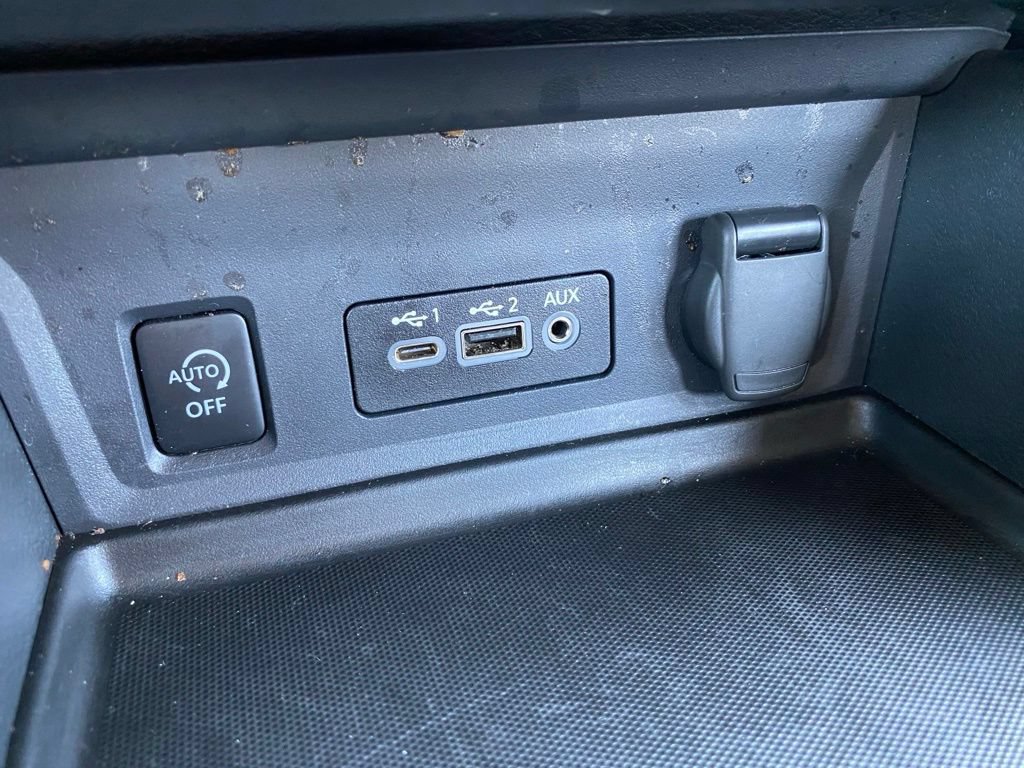 Used 2025 Nissan Sentra SV w/ All-Weather Package FWD image 16