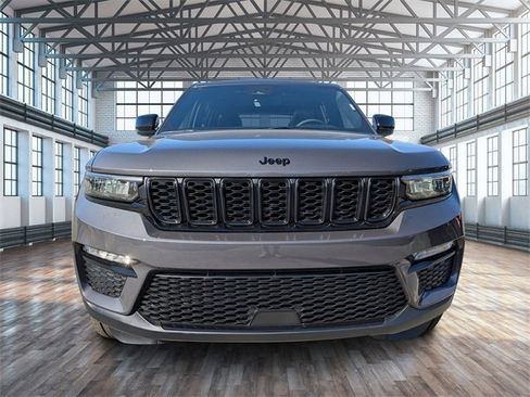 New 2025 Jeep Grand Cherokee Limited w/ Black Appearance Package image 9