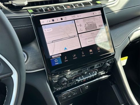 New 2025 Jeep Grand Cherokee Limited image 15