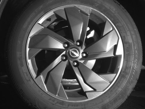 Used 2025 Nissan Rogue SV FWD image 14