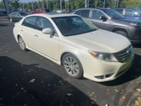 Used 2011 Toyota Avalon Limited FWD image 4