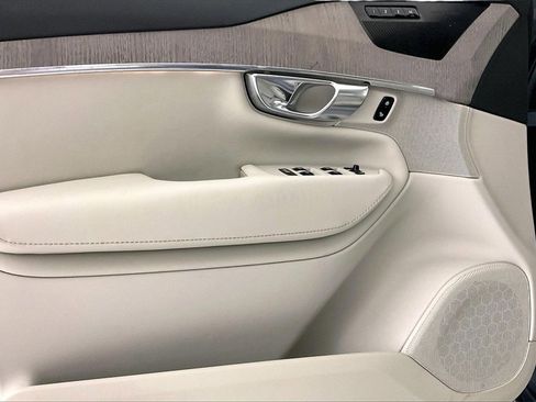 Used 2023 Volvo XC90 B6 Plus image 17