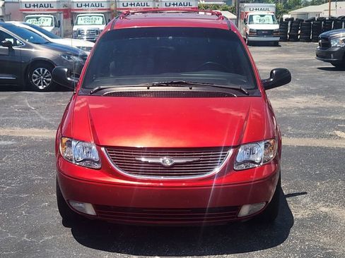 Used 2004 Chrysler Town & Country Limited FWD image 9