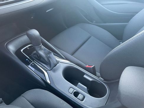 Used 2025 Toyota Corolla LE image 40