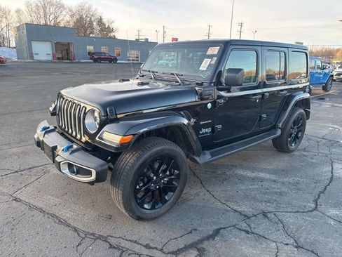 Used 2023 Jeep Wrangler Unlimited Sahara w/ Cold Weather Group image 4