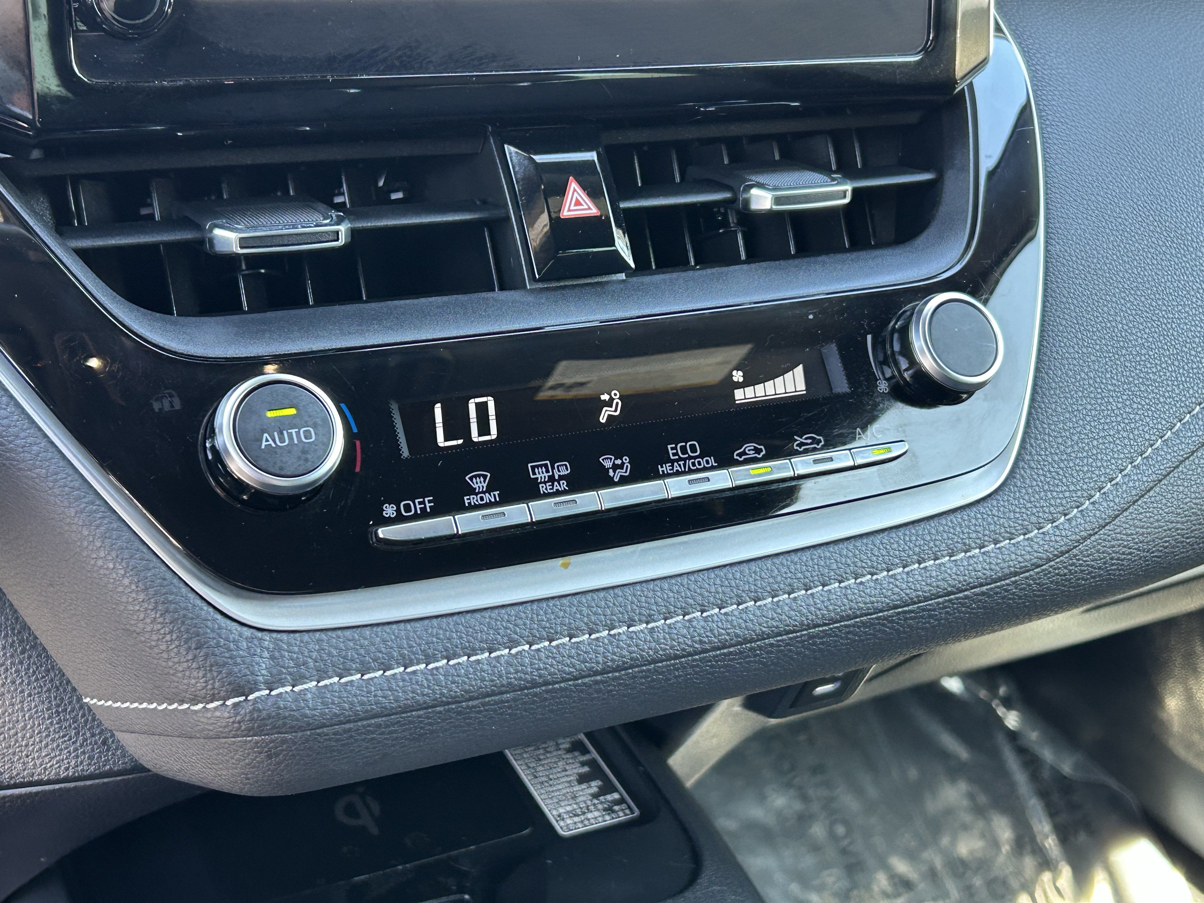 Certified 2025 Toyota Corolla SE w/ SE Package FWD image 21