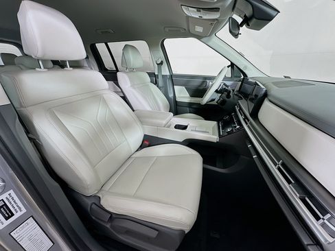 Used 2025 Hyundai Santa Fe SEL FWD image 32