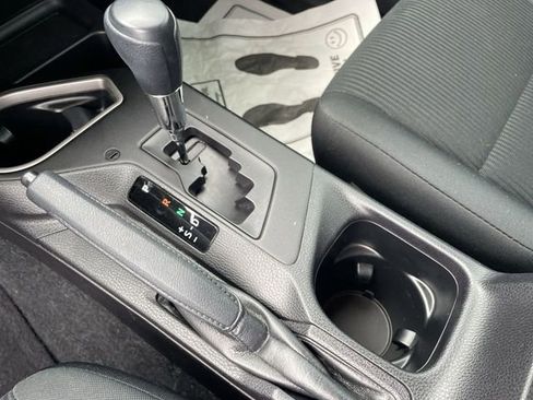 Used 2018 Toyota RAV4 LE FWD image 19