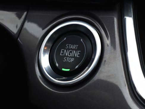 Used 2025 Chevrolet Trax ACTIV w/ Sunroof Package image 17