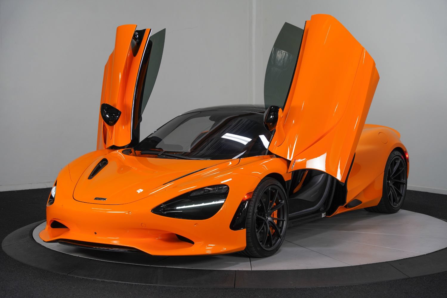 Used 2024 McLaren 750S Spider RWD image 5