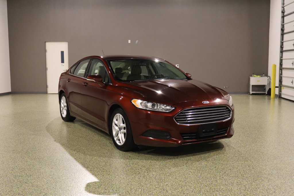 Used 2016 Ford Fusion SE FWD image 1