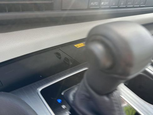 Used 2025 Toyota Sienna LE FWD image 16