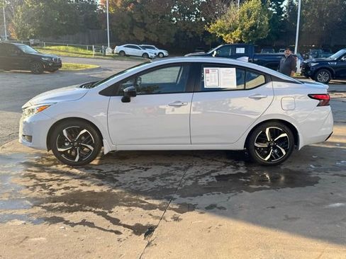 Used 2025 Nissan Versa SR w/ Trunk Package image 4