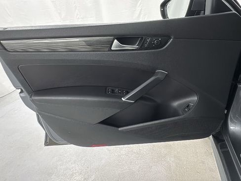 Used 2020 Volkswagen Passat 2.0T R-Line image 16