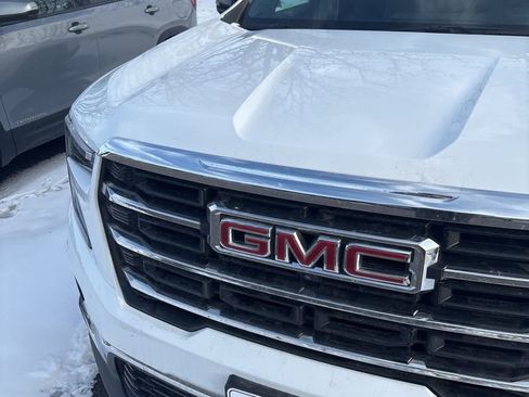 Used 2025 GMC Acadia Elevation image 2