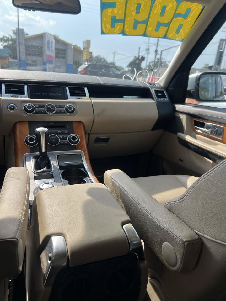 Used 2011 Land Rover Range Rover Sport HSE AWD/4WD image 8