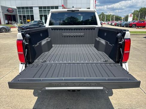 Certified 2025 Toyota Tacoma TRD Sport AWD/4WD image 32