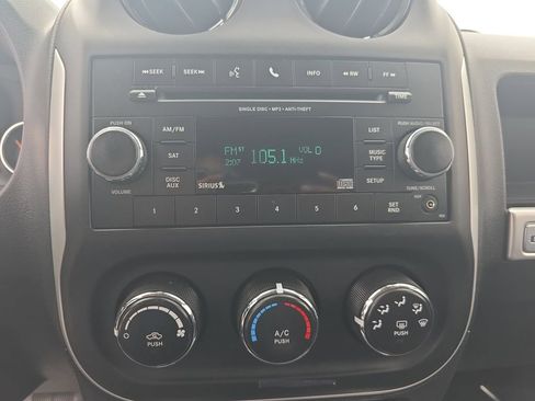 Used 2014 Jeep Compass Latitude image 18