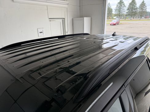 Used 2022 Ford Explorer XLT w/ Equipment Group 202A image 8