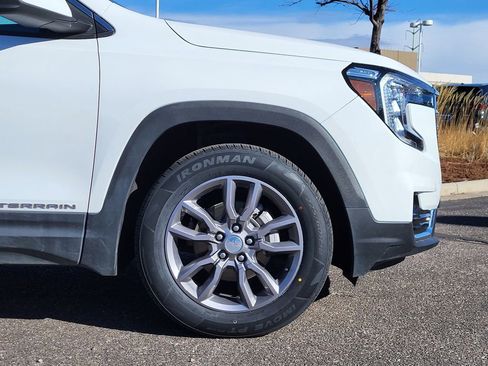 Used 2024 GMC Terrain SLT image 28