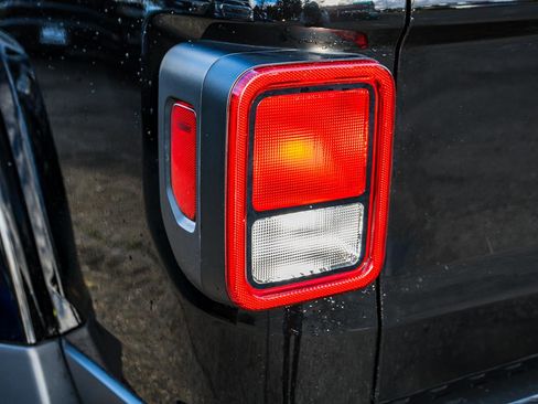 Used 2022 Jeep Gladiator Rubicon w/ Trailer Tow Package image 10