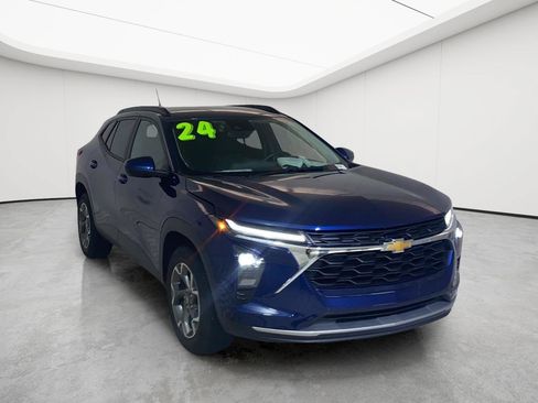 Used 2024 Chevrolet Trax LT w/ Driver Confidence Package FWD image 11