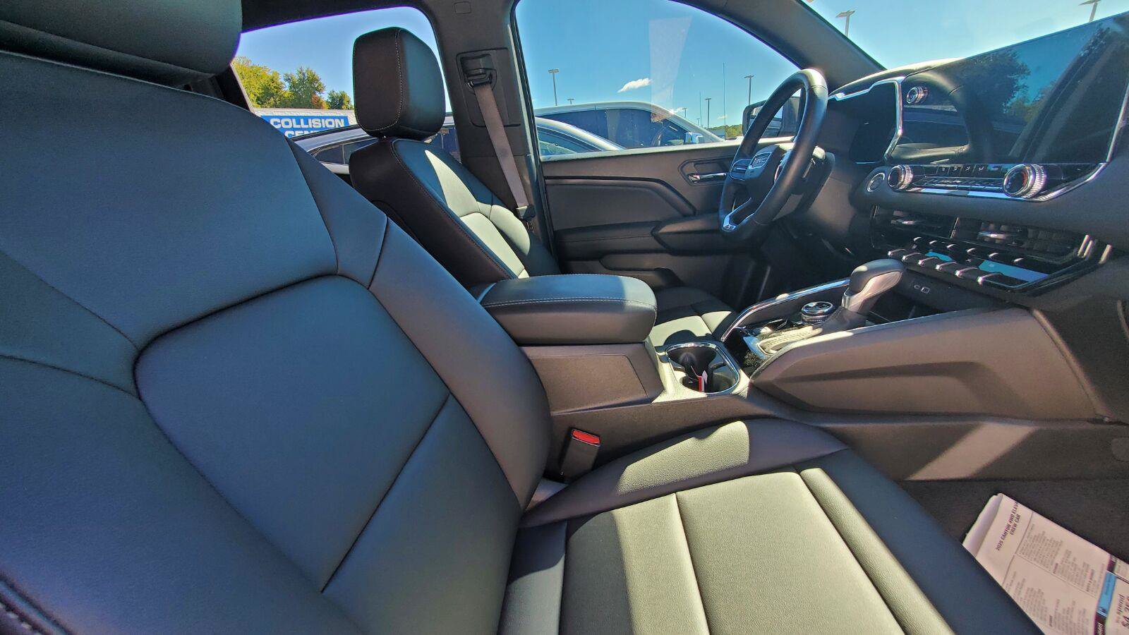 Used 2025 GMC Canyon Elevation w/ Convenience Package AWD/4WD image 4