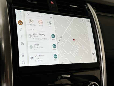 Used 2024 Land Rover Discovery S image 13