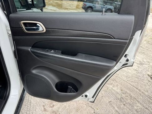 Used 2017 Jeep Grand Cherokee Laredo w/ Quick Order Package 2BE image 23