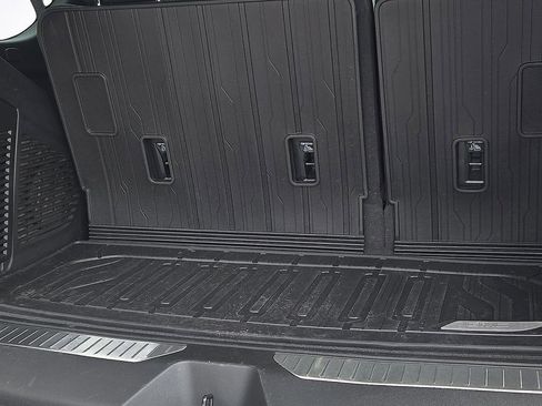 Used 2023 GMC Yukon AT4 AWD/4WD image 8