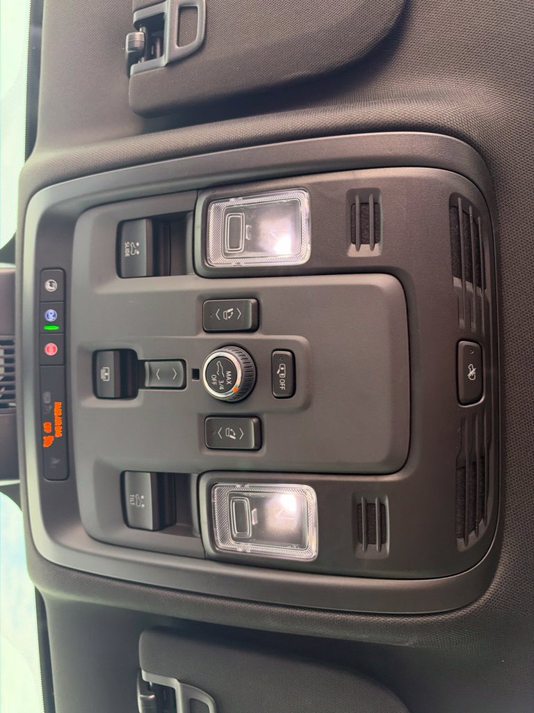 Used 2025 GMC Yukon XL Denali w/ Denali Reserve Package AWD/4WD image 22