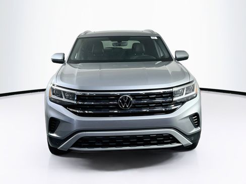 Used 2023 Volkswagen Atlas Cross Sport SE AWD/4WD image 2