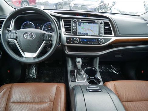 Certified 2019 Toyota Highlander Limited image 11