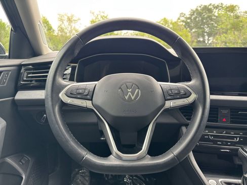 Used 2025 Volkswagen Jetta SE FWD image 28