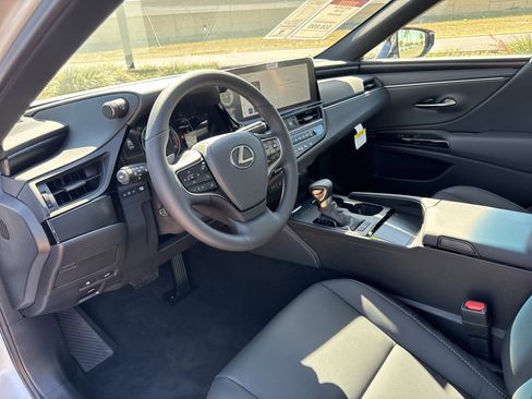 New 2025 Lexus ES 350 w/ Premium Package image 16