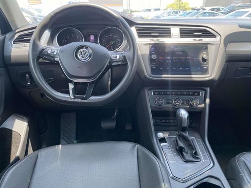 Used 2020 Volkswagen Tiguan SE FWD image 13