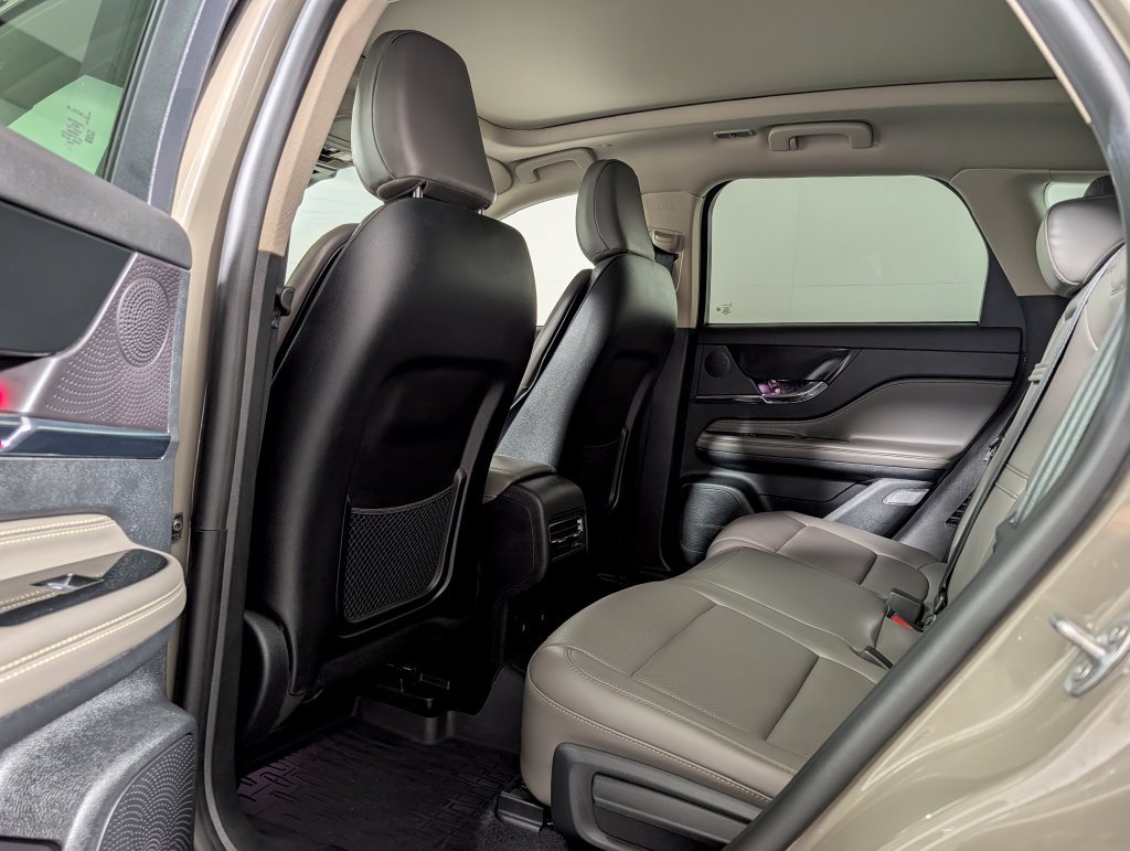 Used 2025 Lincoln Corsair Reserve AWD/4WD image 12